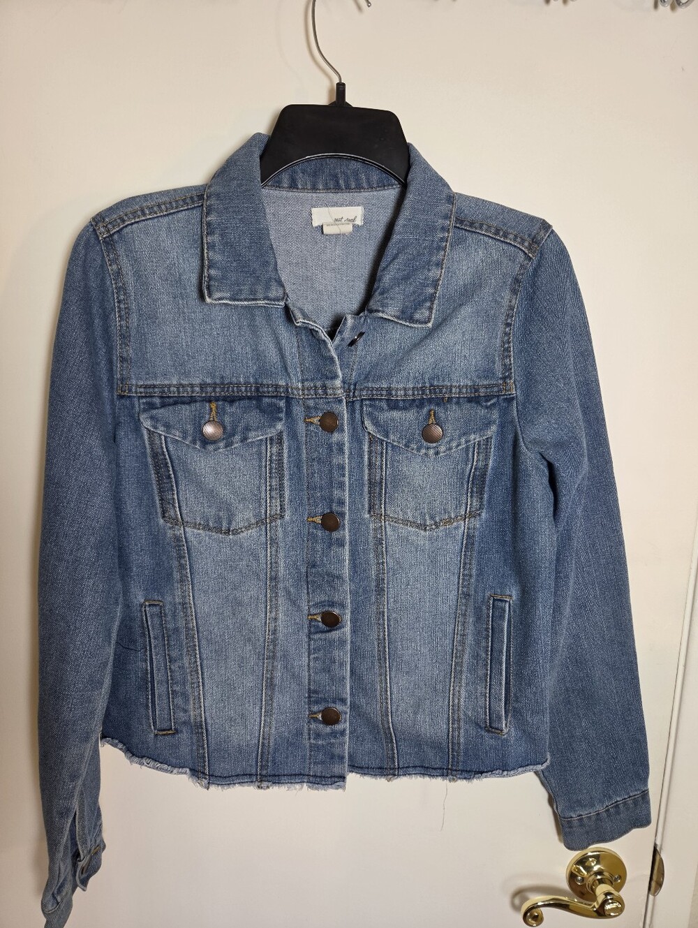 Wet Seal L Crop Jean Jacket Blue Wash Frayed Raw Hem Yellow Smile Patch Y2K